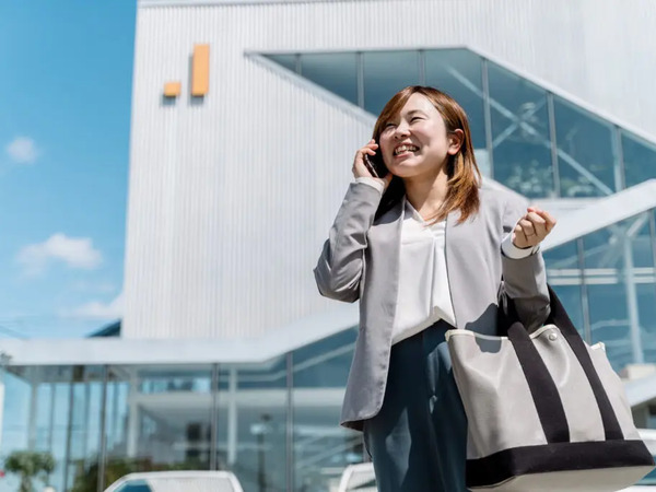 前職では、多忙な業務と不安定な給料に悩んでいた